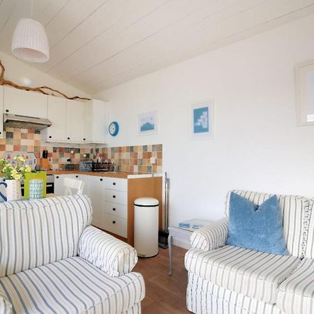 The Beach Hut Lyme Regis Exterior photo